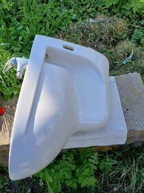 ● ZLEVNĚNO ● PRODÁM keramivký závěsný bidet. - 2