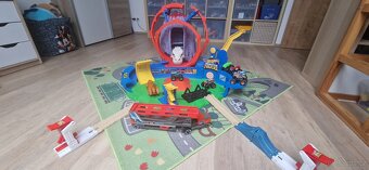 Hot wheels vulkánová arena - 2