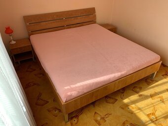 Manželská postel + TV stolek (zakázková výroba) - 2