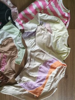 Krátká trička a krátké mikiny 134/140 h&m - 2