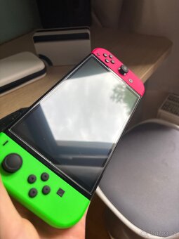 Nintendo switch OLED + 4x Joy-con, Ovladač PRO, pouzdro - 2