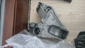 Držaky motoru M2 a M2 - 2