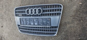 Maska mrizka narazniku audi q7 4l drzak spz - 2