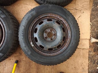 Zimní sada 7mm - Pneu 195/65 R15 - Plechové disky 5x100 R15 - 2