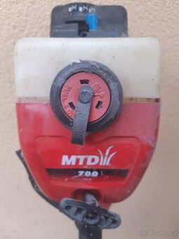 Benzínový křovinořez,vyžínač MTD 700 - 2