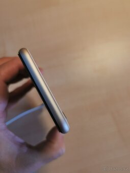 iPhone SE 2022 - 2