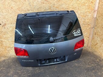 PÁTÉ DVEŘE KUFRU VW TOUAREG 7L LD7Z - 2