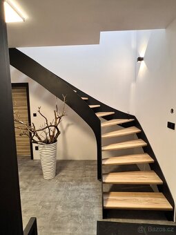 Zakázková kovovýroba–schodiště, brány, ploty sklepní kóje - 2