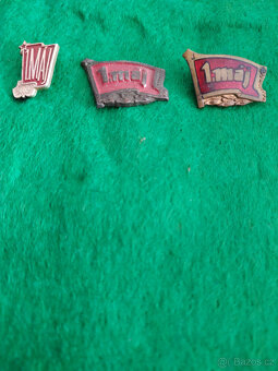 Staré odznaky Škoda a 1. Máj - 2