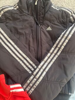 Oblečení slečna bunda, mikina, džíny a čepice - 2