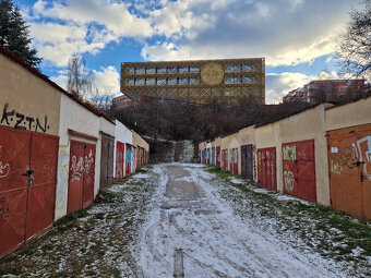 Garáž u metra Jinonice - 2