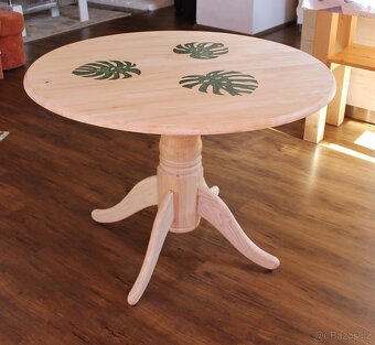 Kulatý jídelní stůl - 2