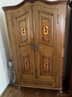Starožitná skříň - 2