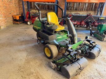 Vřetenová sekačka John Deere 2500e - 2