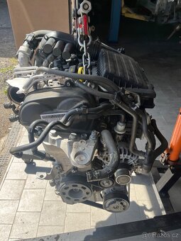 Dily skoda Rapid dvere prave zadni motor CJZ 1.2 66kw - 2