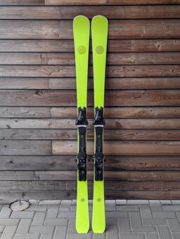 Prémiové švýcarské lyže AK YELLOW POP, 165cm, 2023 - 2