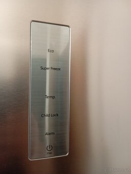 Šuplikový mrazák hisense s ledovacem - 2