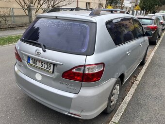 Toyota Avensis Verso - 2