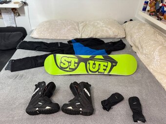 Snowboard/vázání/boty/bunda/kalhoty/rukavice - 2
