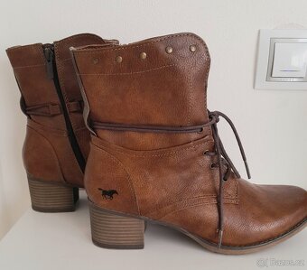 Kotníkové Mustang v.40 - 2