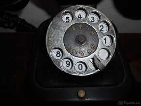 bakelitový černý telefon - 2