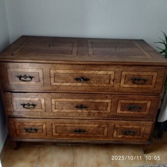 Starožitný nábytek - truhla, komoda - intarzie - 2
