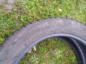 Prodám zánovní zimní pneu Nokian 235/50/19 - 2