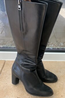 ČERNÉ DÁMSKÉ KOŽENÉ KOZAČKY značka ECCO - 2