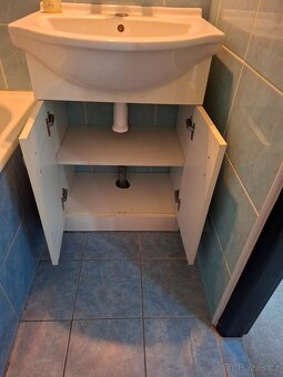prodej skříňky s umyvadlem - 2