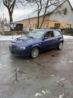 Alfa Romeo 147 1,9 JTD rok 2005 klima - 2
