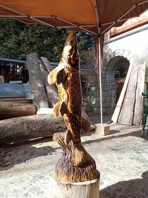 Dřev3ná socha - štika - 2