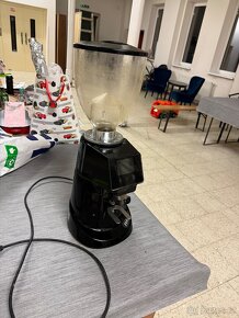 Mlýnek na kávu Fiorenzato f64e. - 2