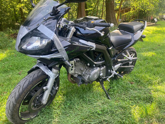 Suzuki SV 650SA poškozena - 2