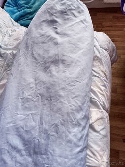 Dlouhý relaxační kojící polštář pro spaní na boku - 2