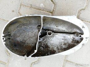 Jawa ČZ 125, 175 víka motoru - 2