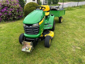 Zahradní traktor John Deere + příslušenství - 2
