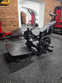 Nakládací stroj Hip Trust - plate loaded nový - 2