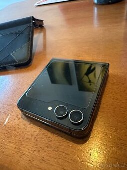 Prodám Samsung Z FLIP 5 8/512 GB perfekt stav - 2