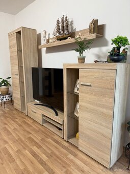 Obývací stěna s konferenčním stolkem - 2