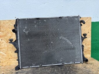 CHLADIČ VODY AUDI Q7 / VW TOUAREG 3.0 TDI 7L6121253A - 2