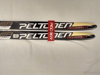Běžky PELTONEN s vázáním + šupiny (vel. 138cm) - 2