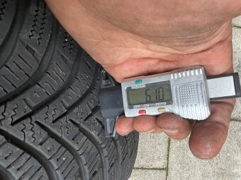 Dvě zimní pneu 195/60/15 Hankook - 2