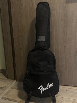 Kytara Fender s obalem - 2