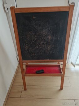 dětská tabule ikea oboustranná fixy, křídy - 2
