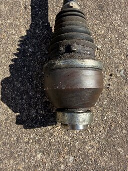 VW T5 2.5 tdi 96 kw - predni poloosy - 2