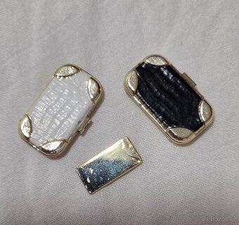 Doplňky od sběratelských panenek Barbie - 2