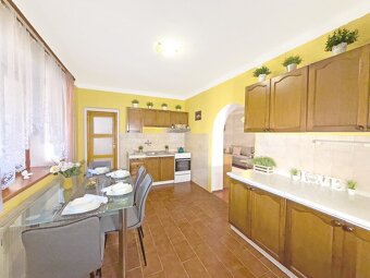 Prodej samostatně stojícího rodinného domu s rozlehlým pozem - 2