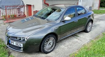 Alfa 159 Náhradní díly auto prodám v celku - 2