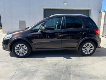 SUZUKI SX4 1,6i 88KW 1.MAJITEL 35000KM NAVIG.TAŽNÉ VYHŘ.SED. - 2