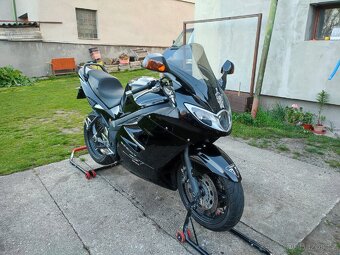 Triumph Sprint ST 1050 - 2